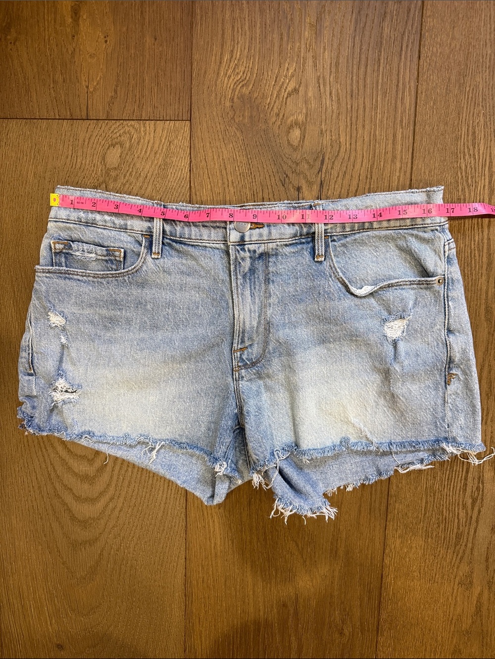 FRAME Le Cutoff Distressed Denim Shorts Light Wash Size 30 - Picture 5 of 7